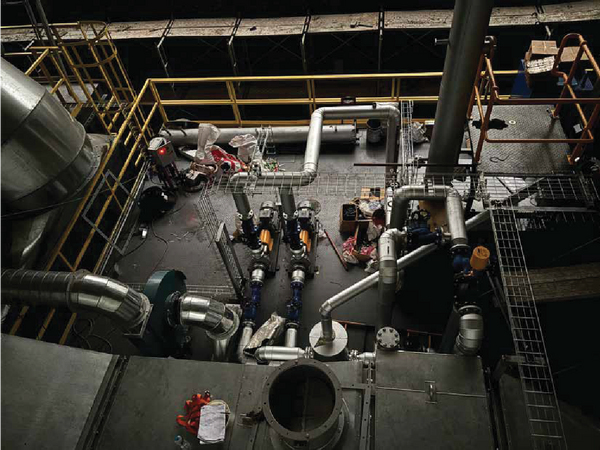 Thiết kế đường ống hơi nóng nhà máy: 5 sai lầm gây sụt áp và búa nước